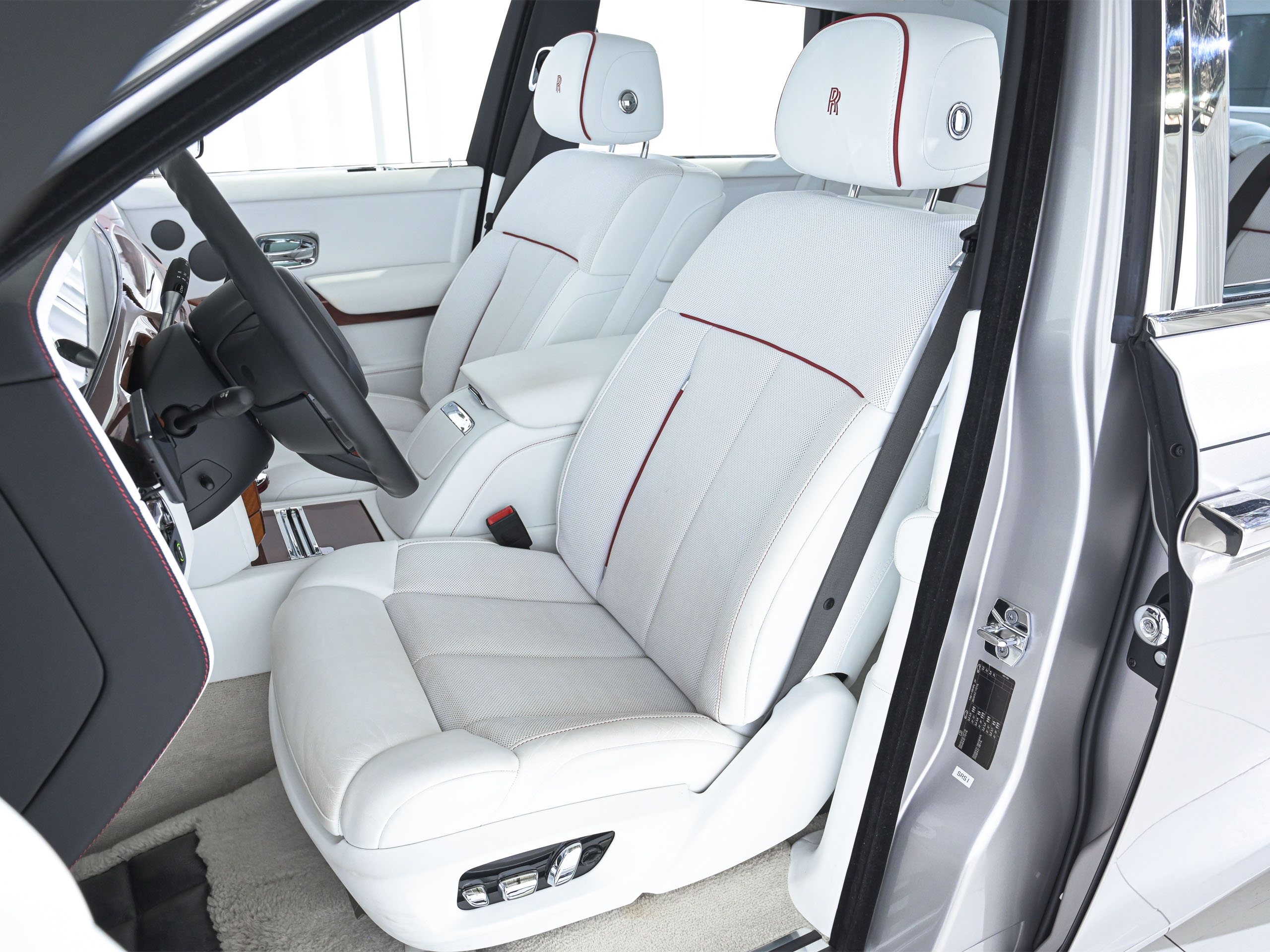 Rolls-Royce Phantom VIII - image 19