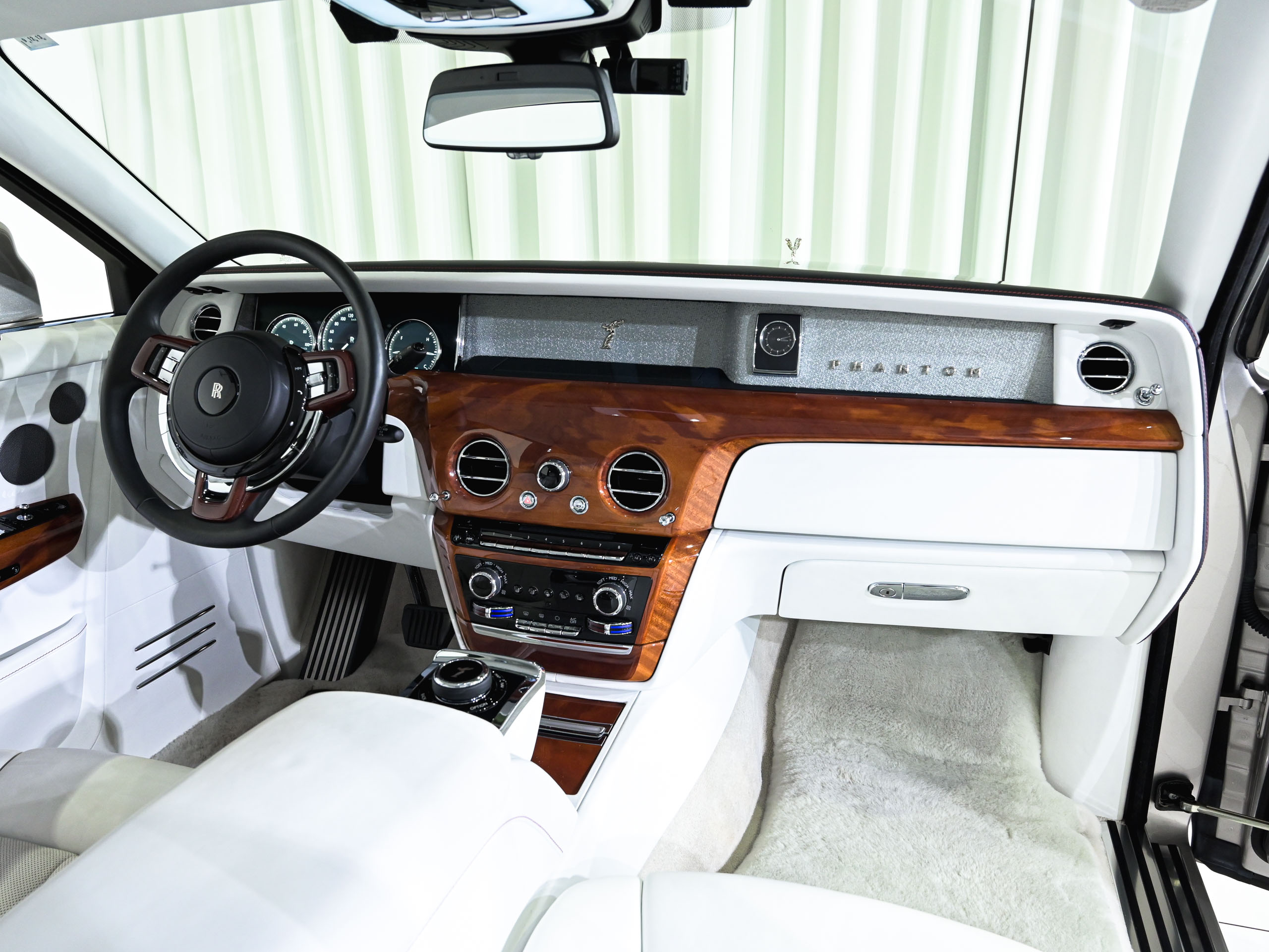 Rolls-Royce Phantom VIII - image 20