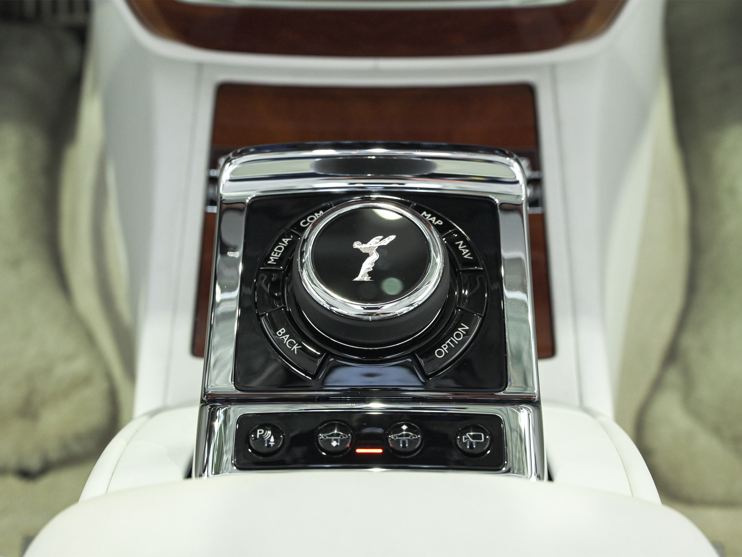 Rolls-Royce Phantom VIII - image 27
