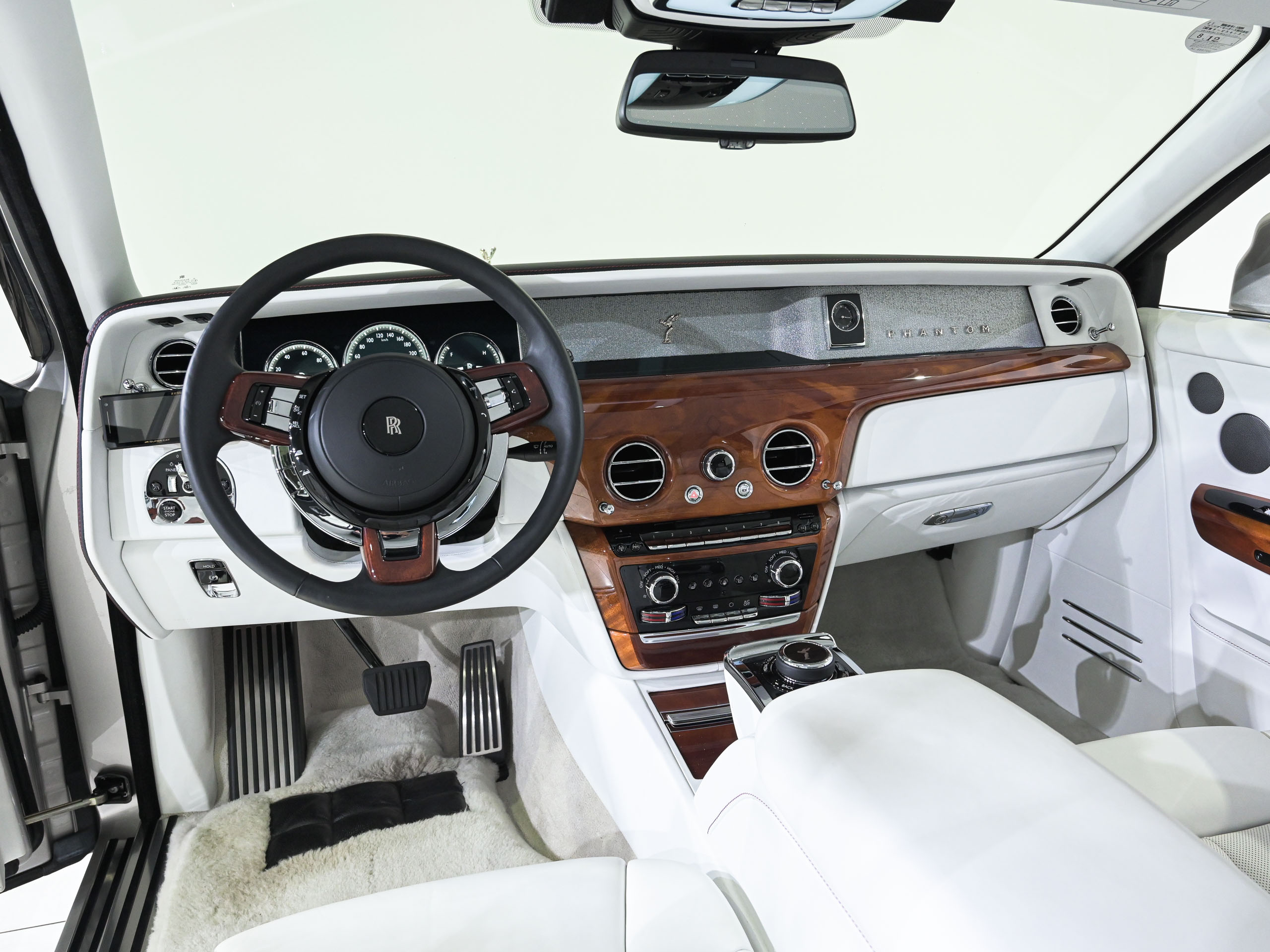 Rolls-Royce Phantom VIII - image 31