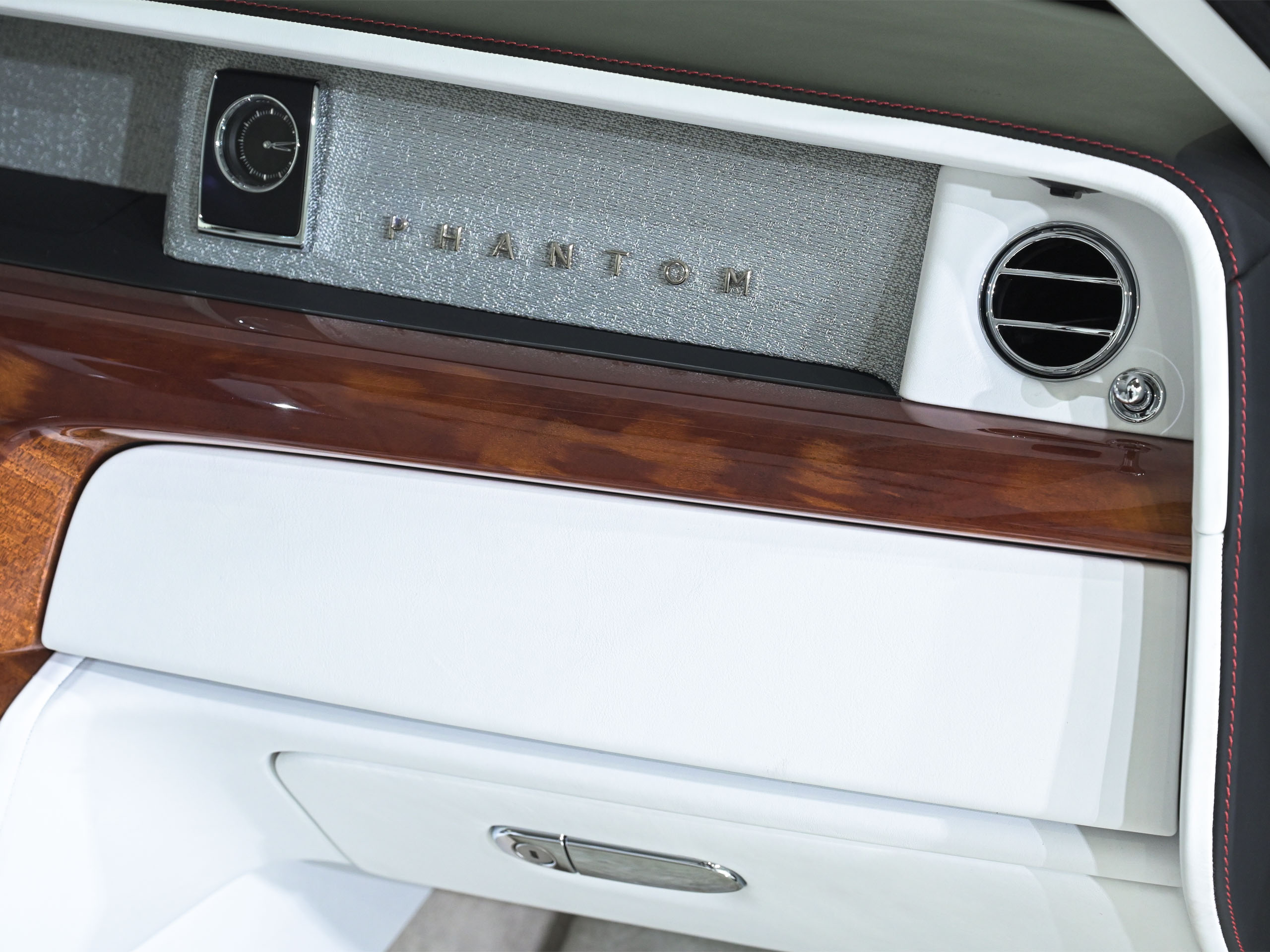 Rolls-Royce Phantom VIII - image 32