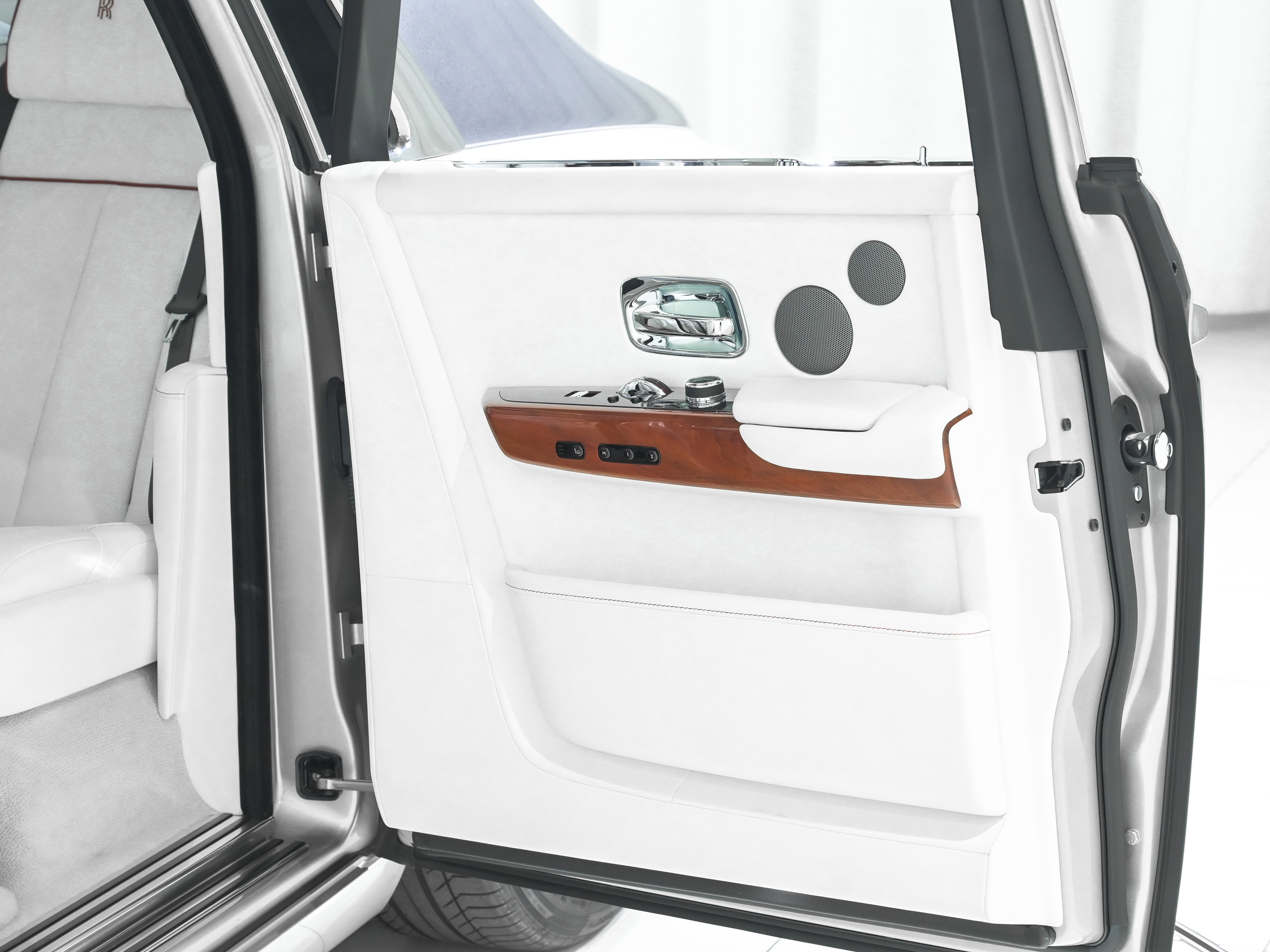 Rolls-Royce Phantom VIII - image 36