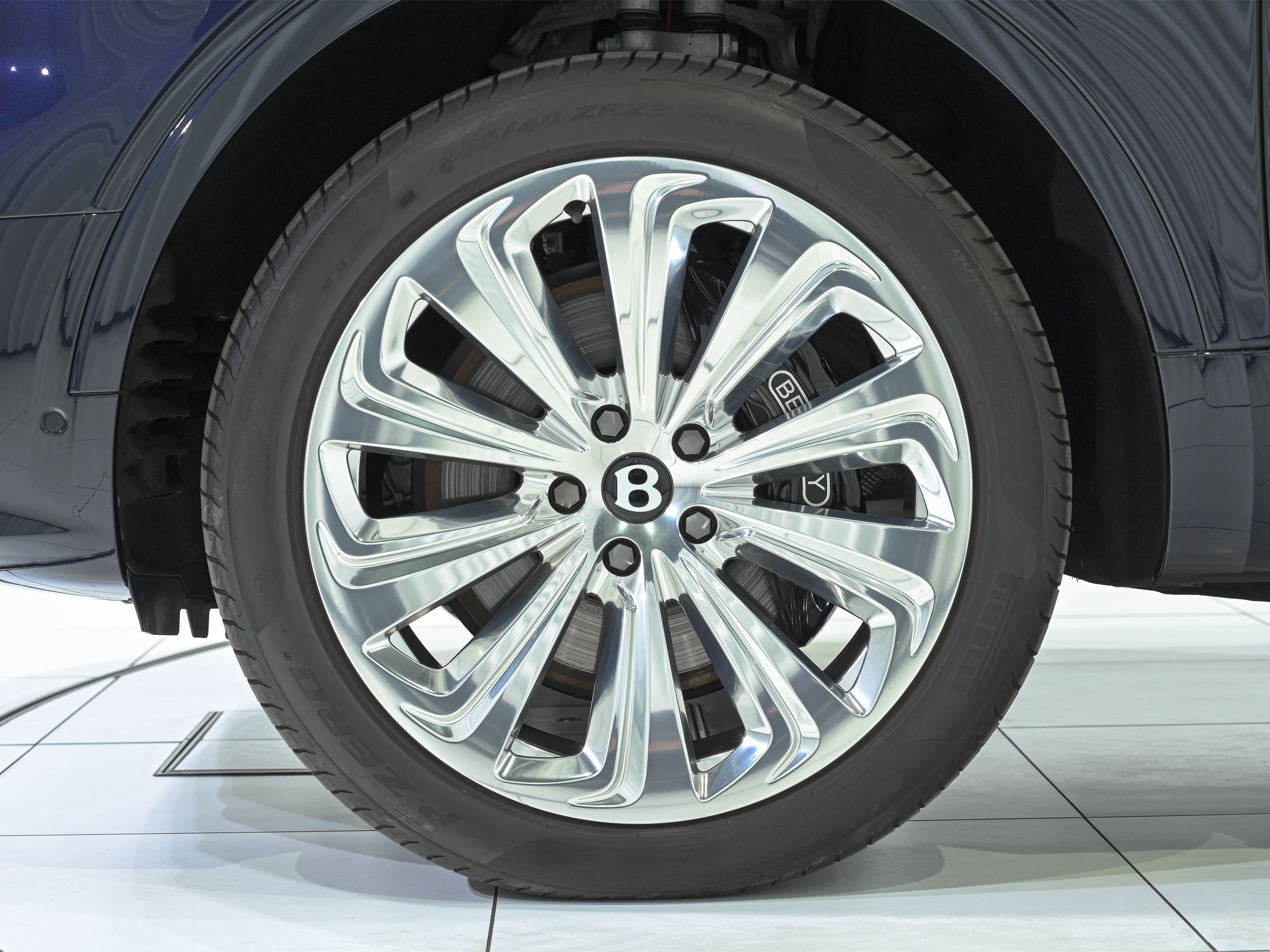 Bentley Bentayga EWB AZURE - image 7