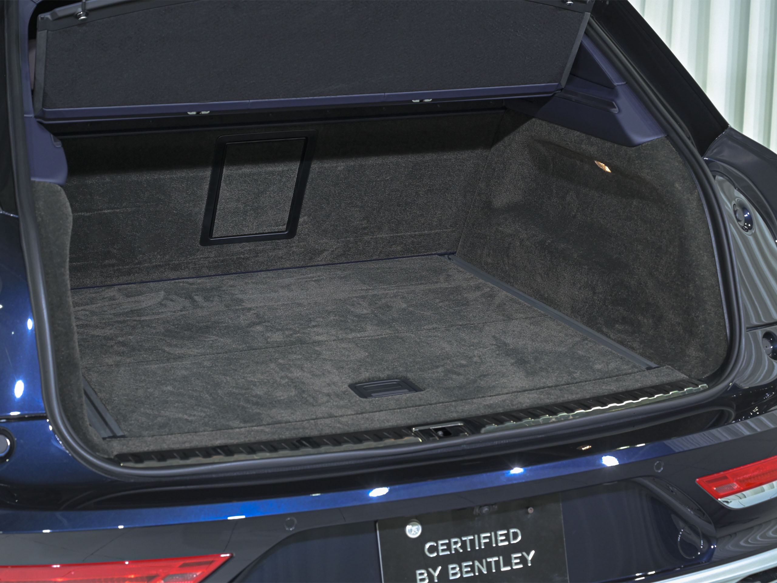 Bentley Bentayga EWB AZURE - image 9
