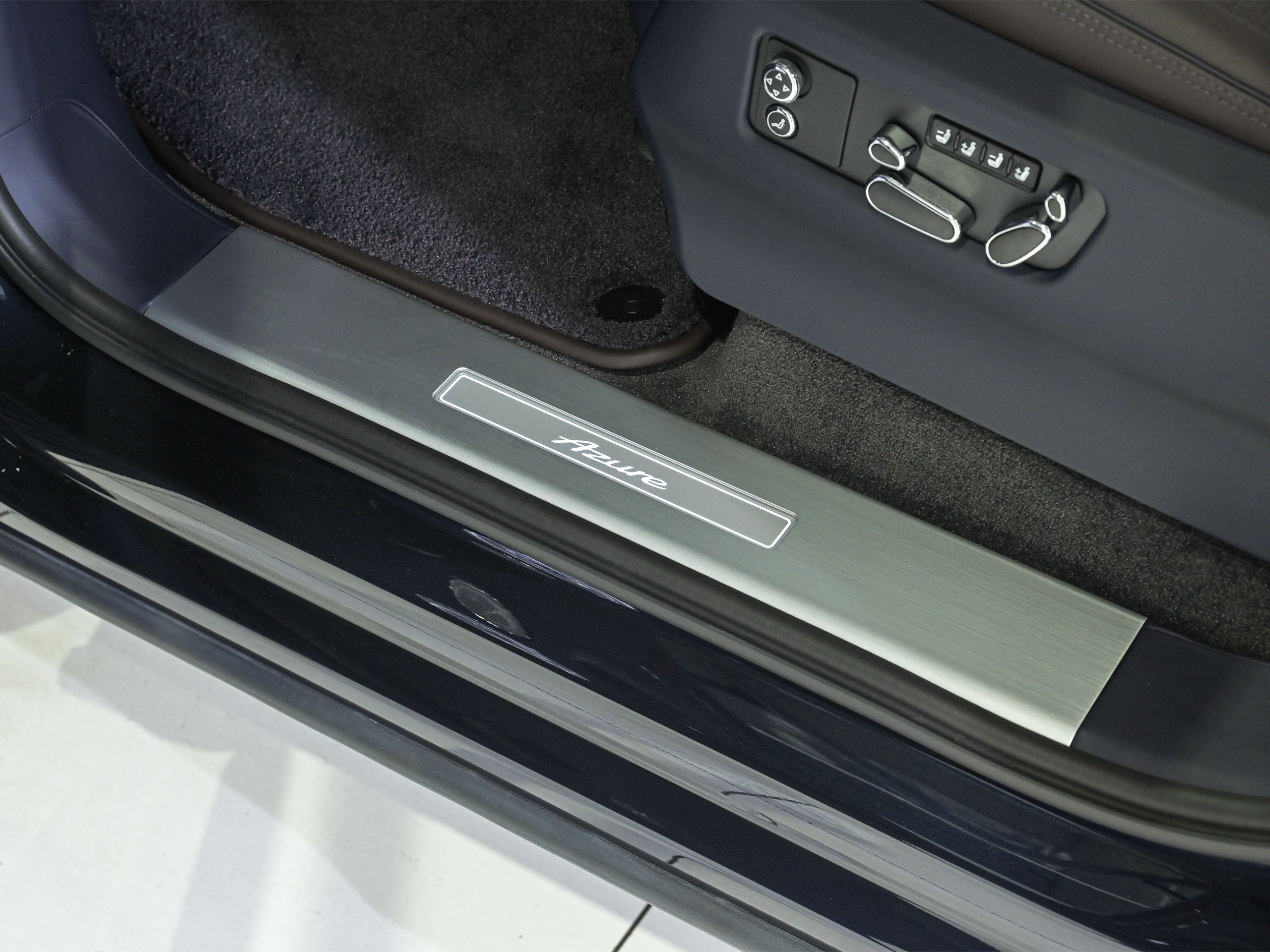 Bentley Bentayga EWB AZURE - image 13