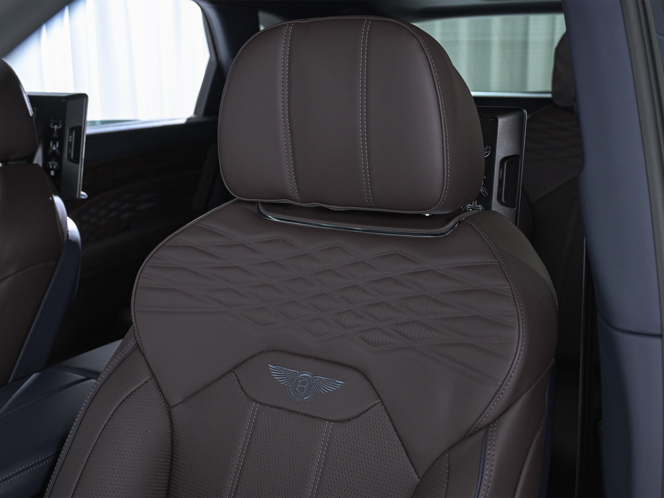 Bentley Bentayga EWB AZURE - image 17