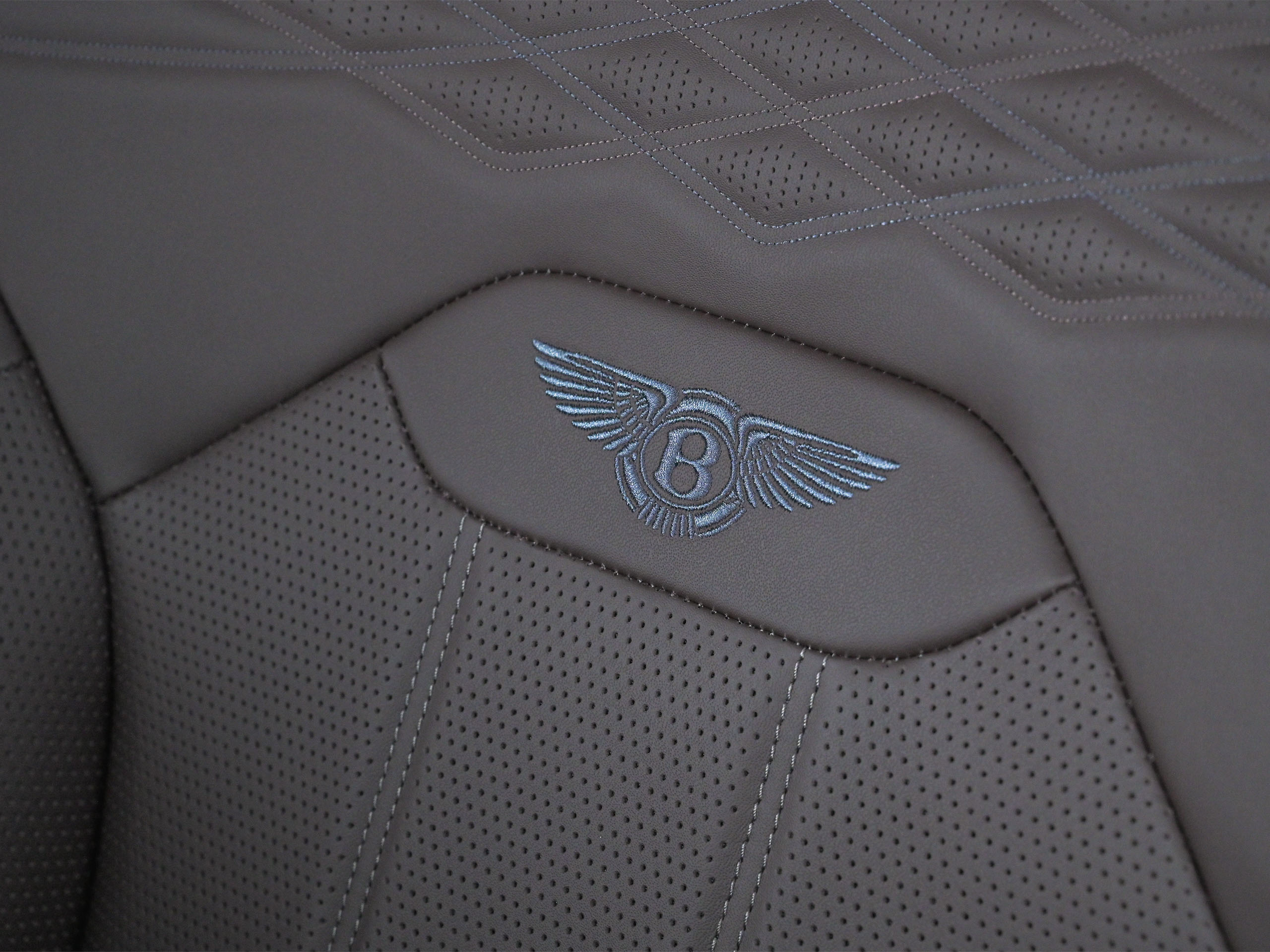 Bentley Bentayga EWB AZURE - image 18