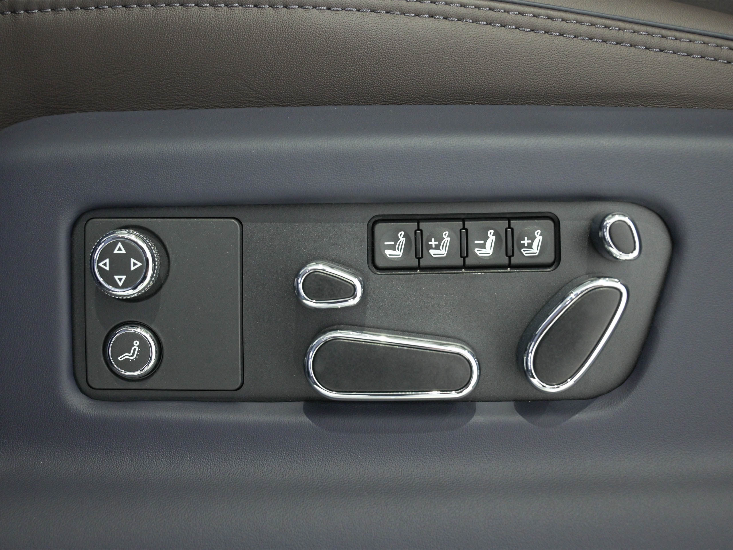Bentley Bentayga EWB AZURE - image 19