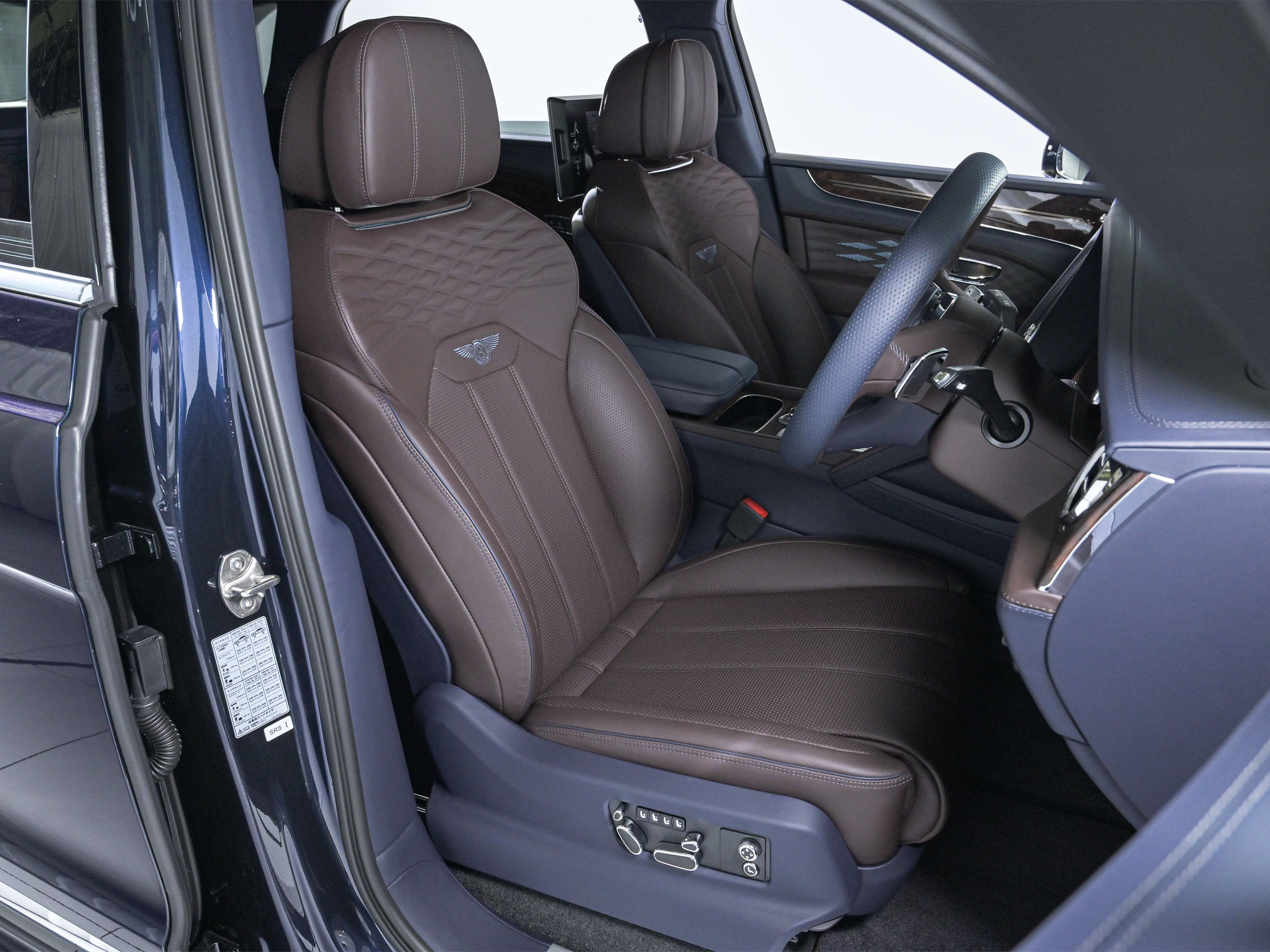 Bentley Bentayga EWB AZURE - image 32