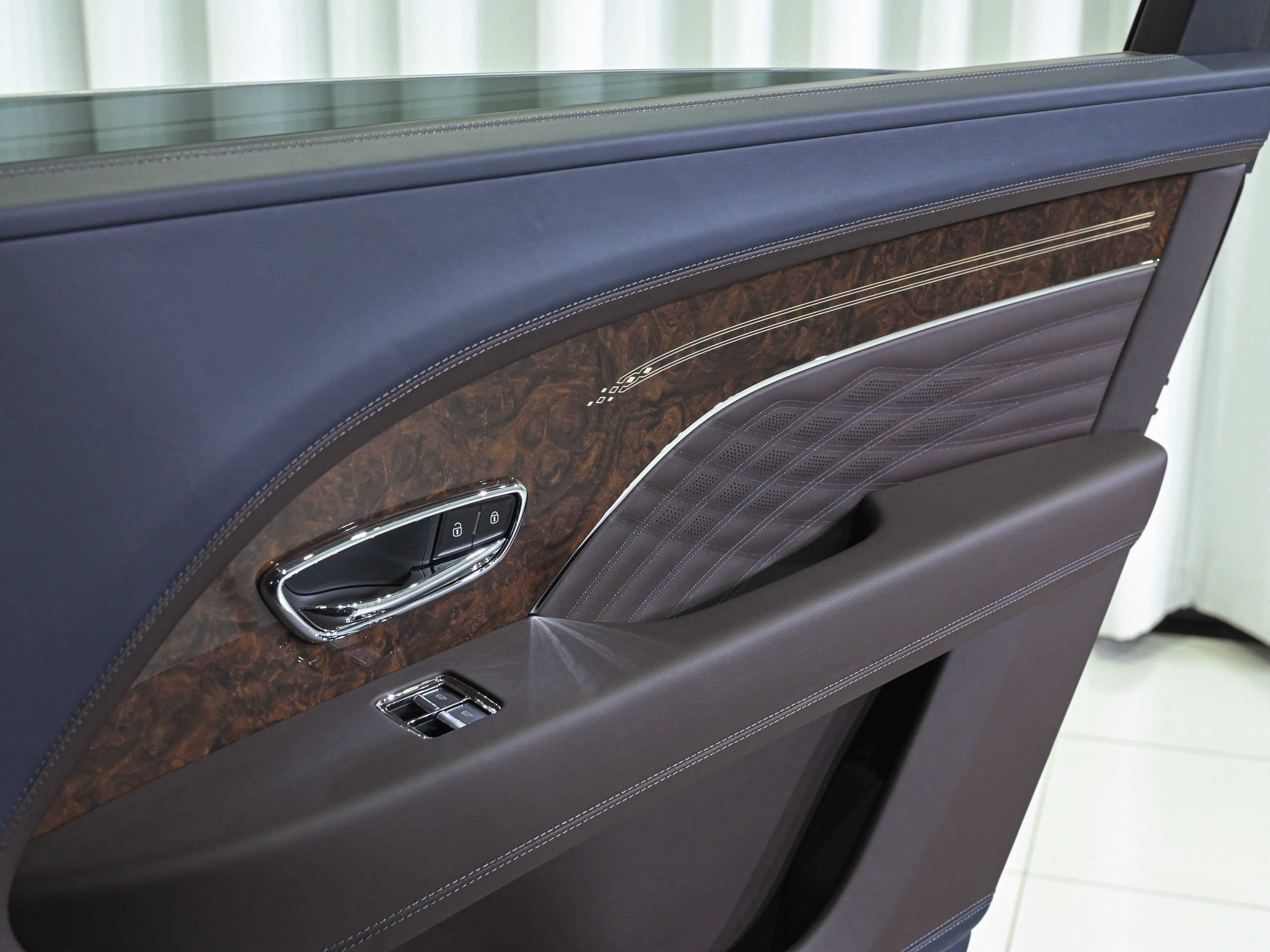 Bentley Bentayga EWB AZURE - image 37