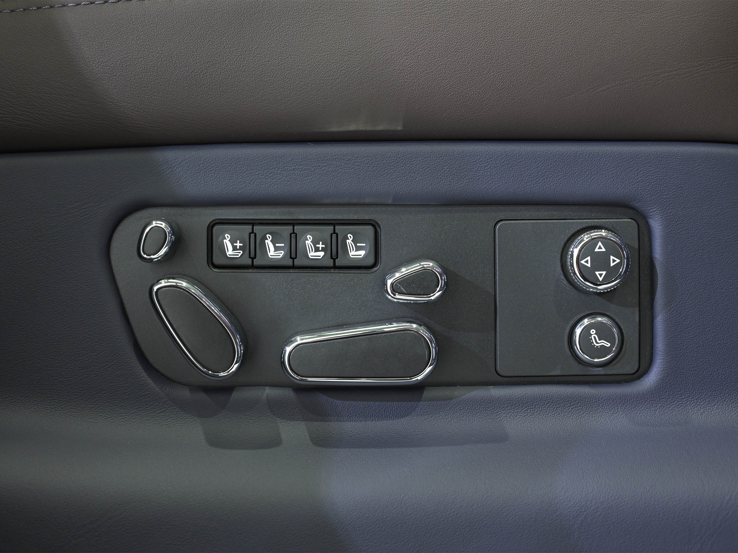 Bentley Bentayga EWB AZURE - image 40