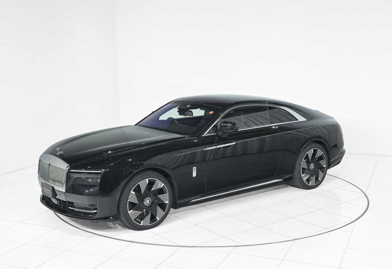Rolls-Royce Spectre - image 1
