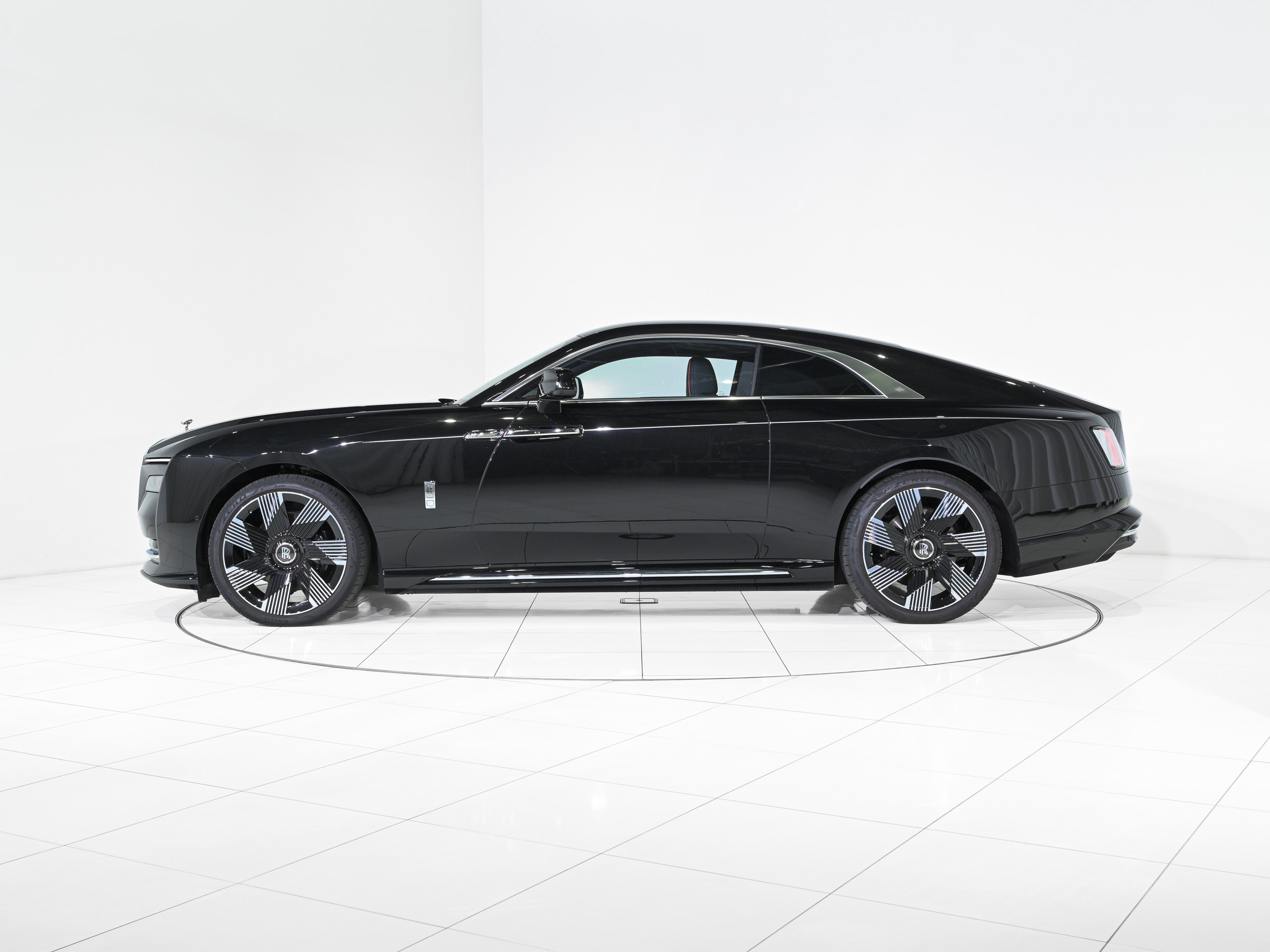 Rolls-Royce Spectre - image 5