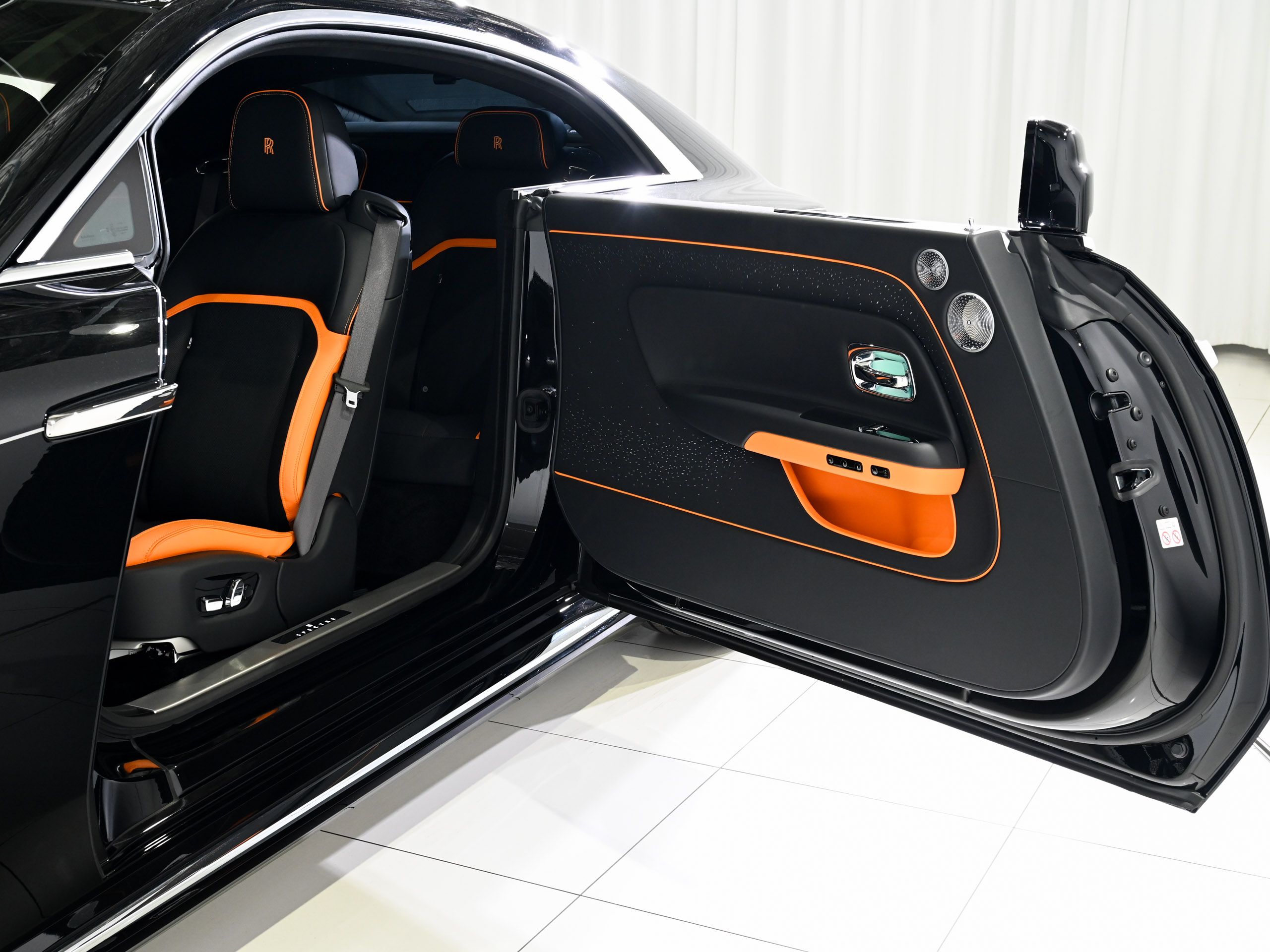 Rolls-Royce Spectre - image 11