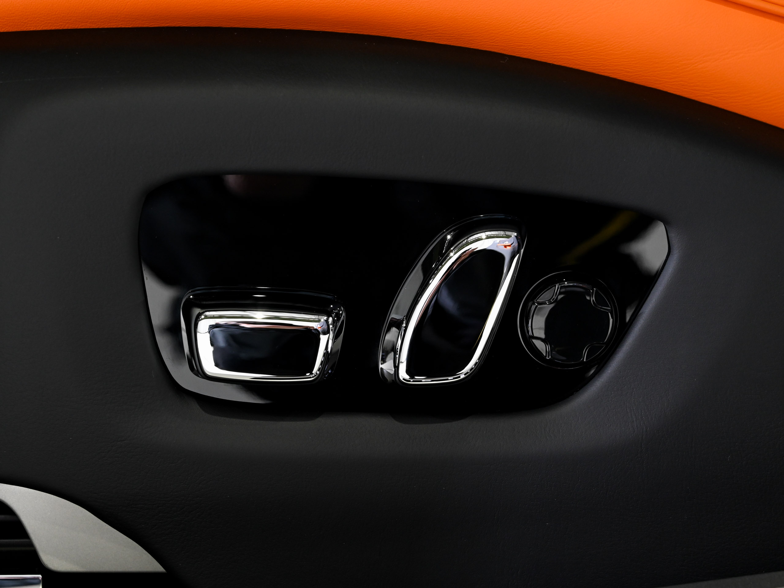Rolls-Royce Spectre - image 18