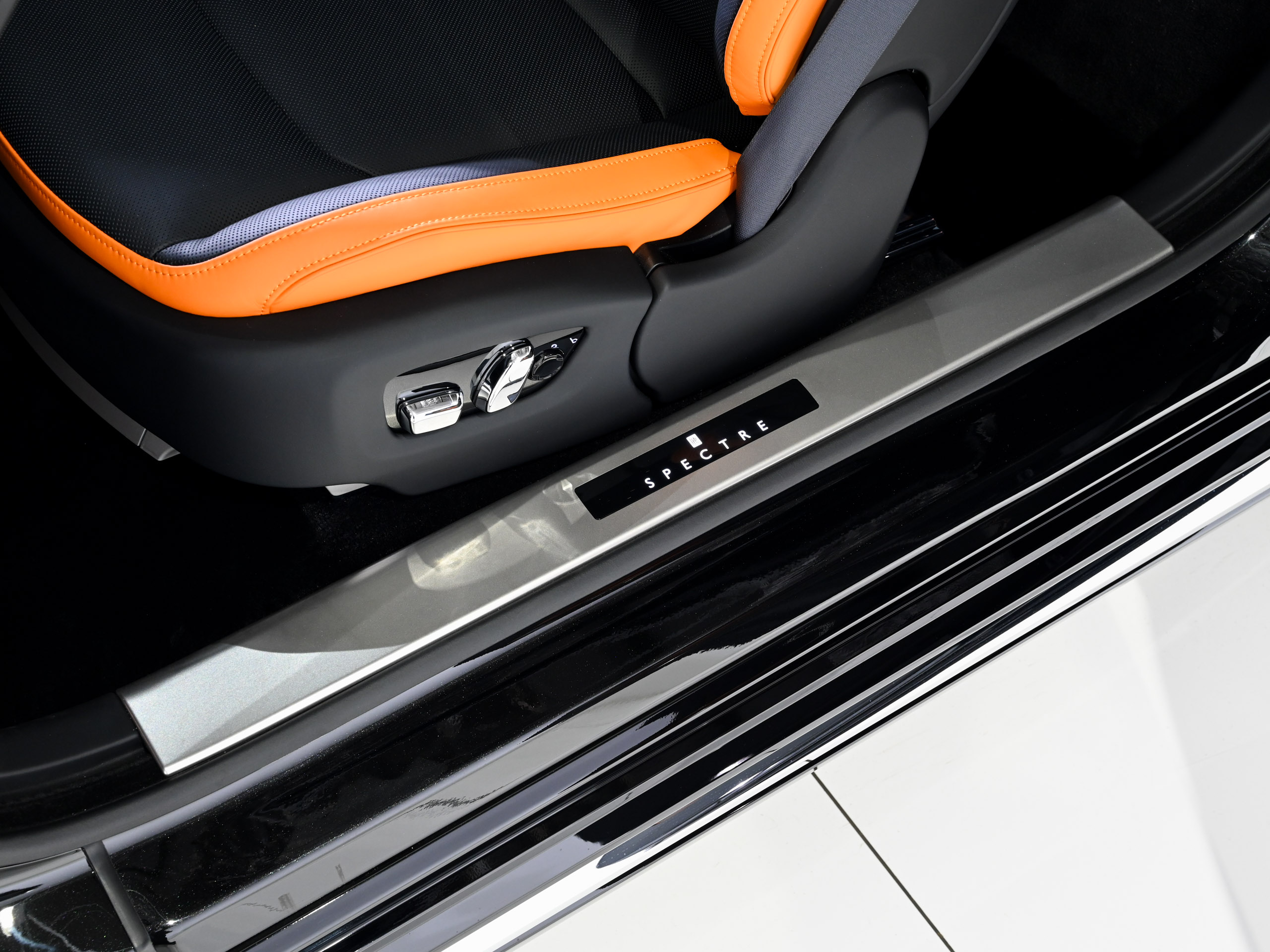 Rolls-Royce Spectre - image 20