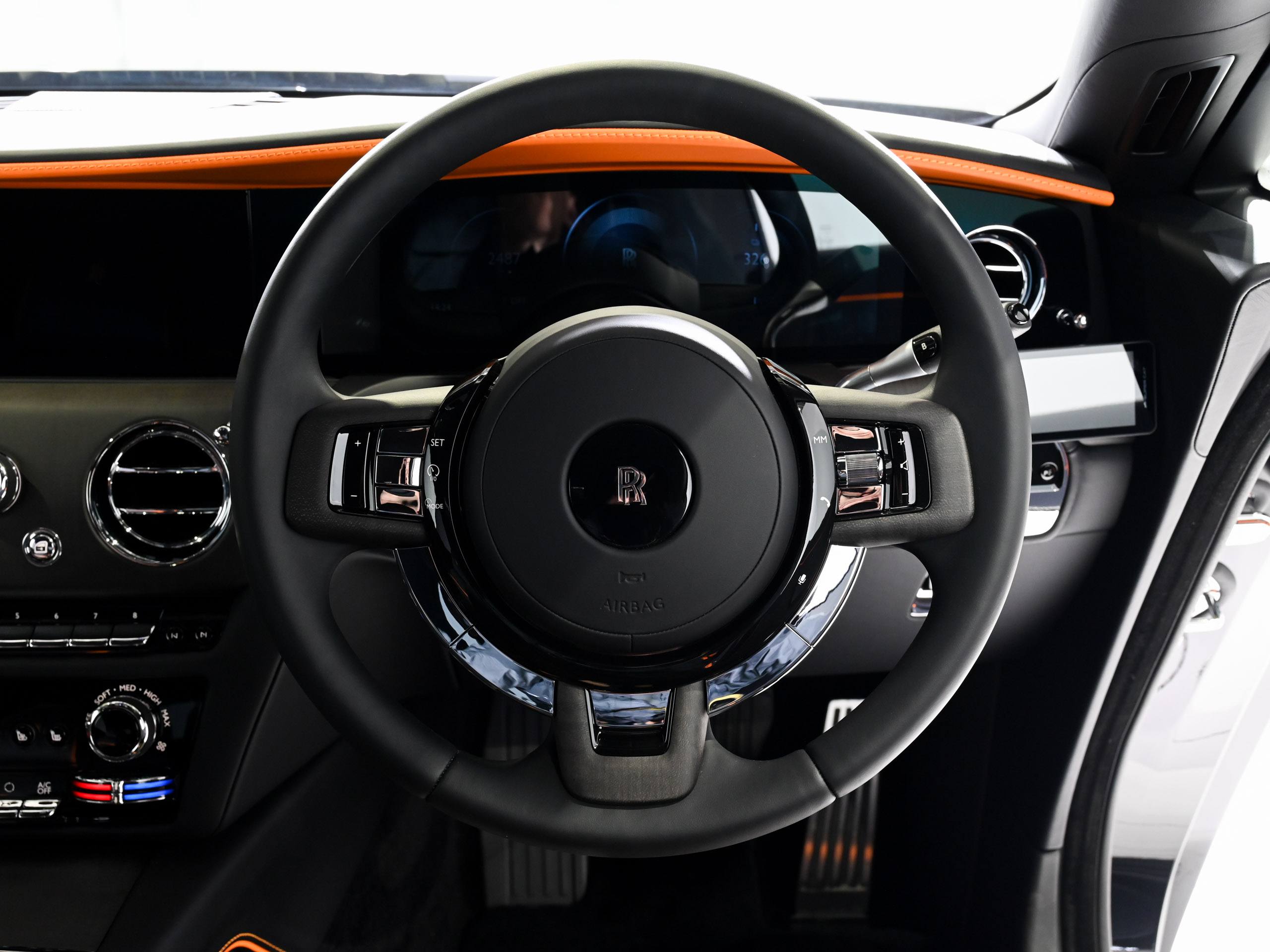 Rolls-Royce Spectre - image 24