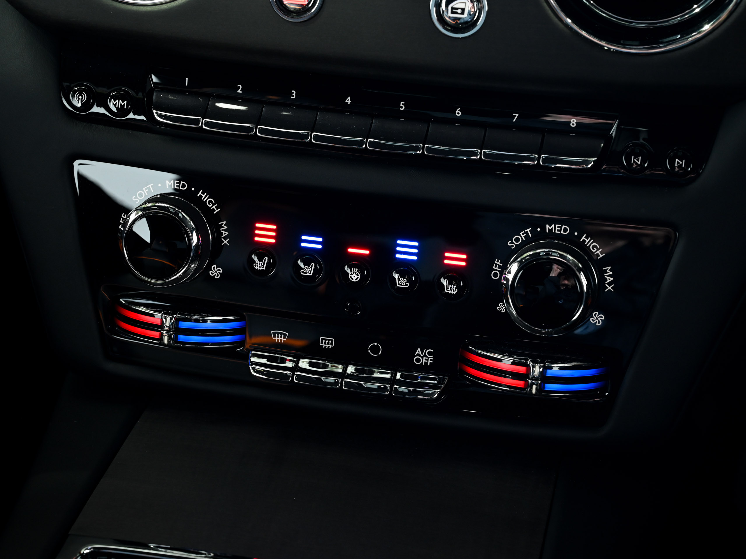 Rolls-Royce Spectre - image 29