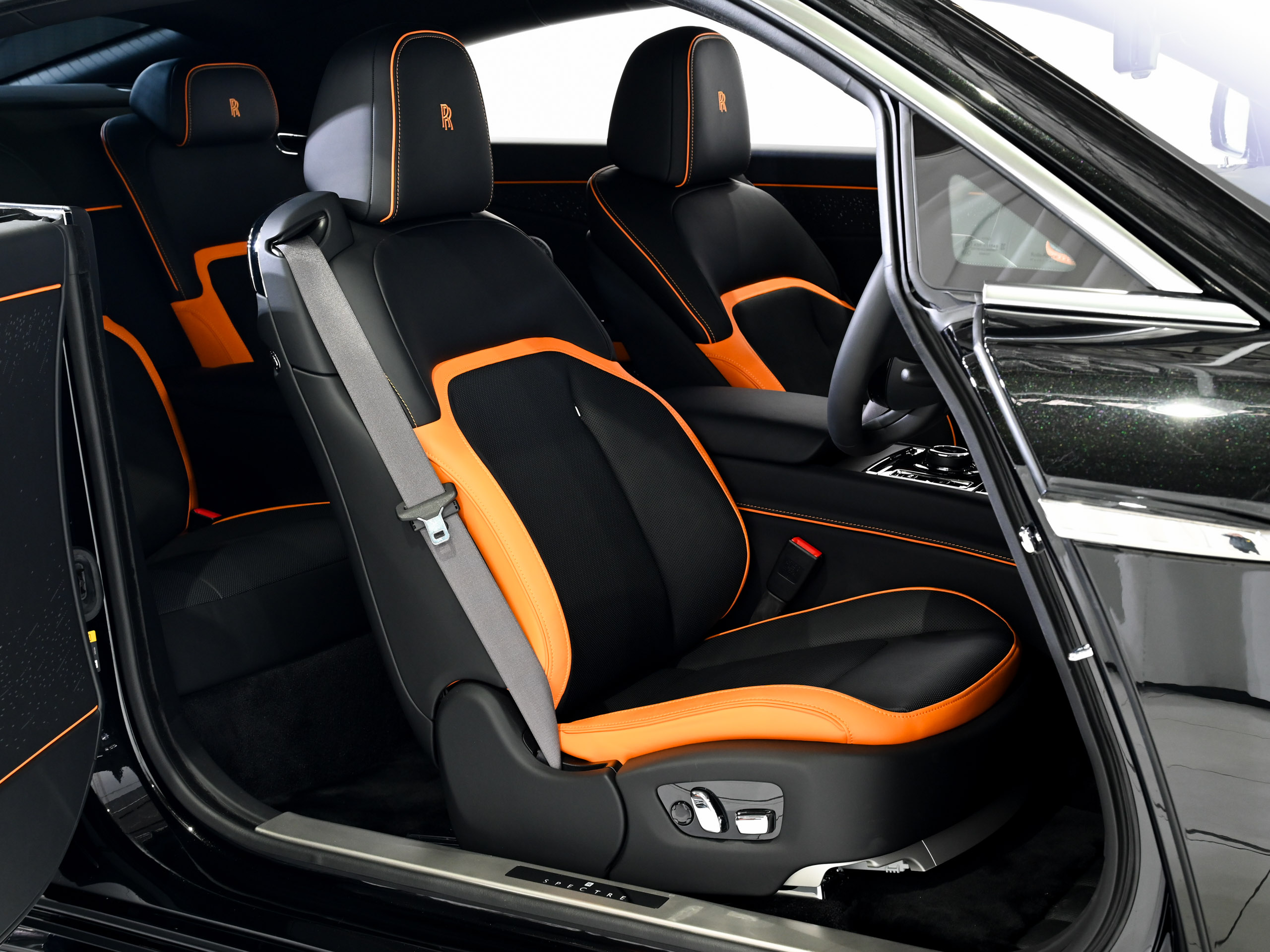 Rolls-Royce Spectre - image 32