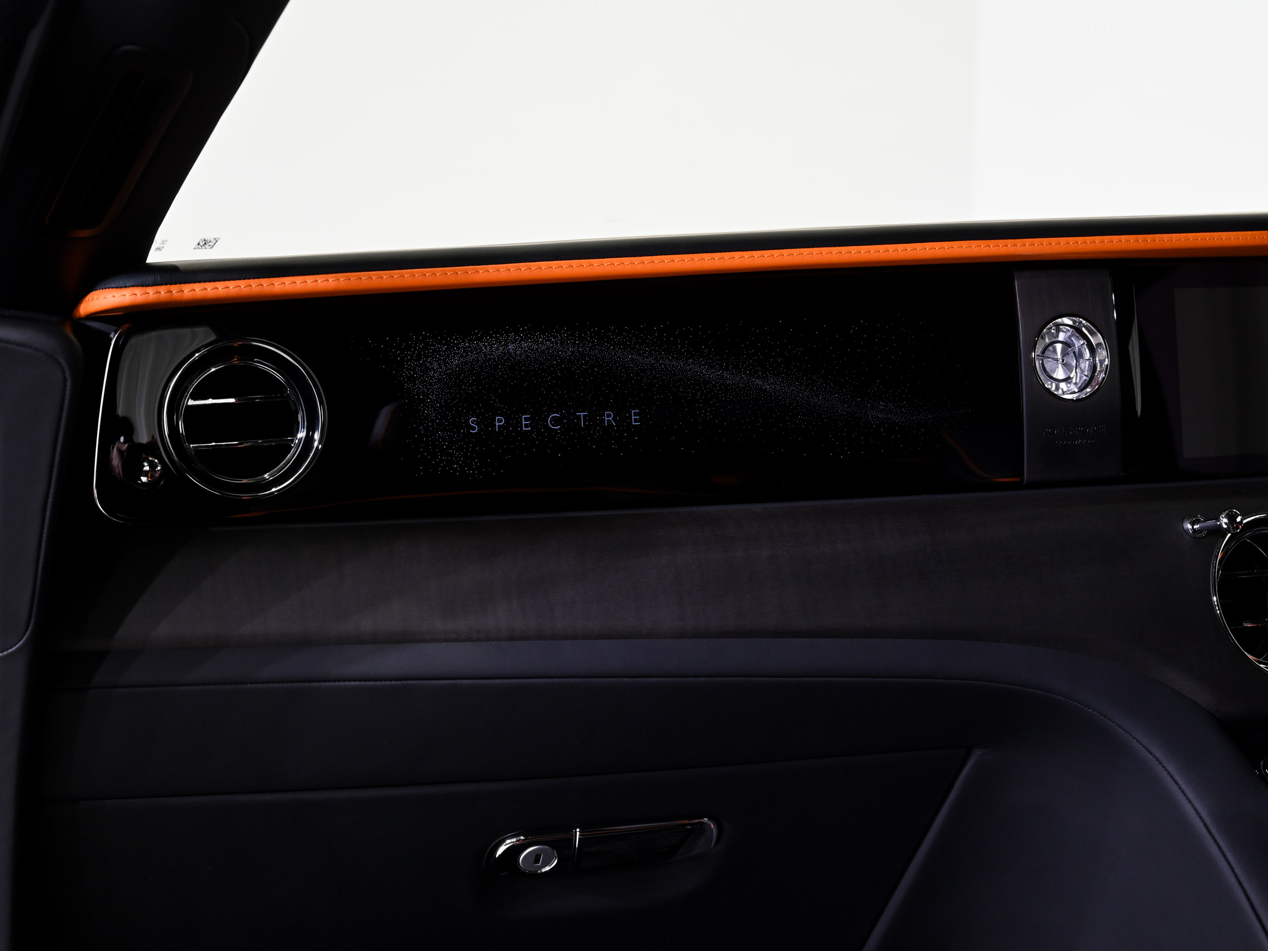 Rolls-Royce Spectre - image 33
