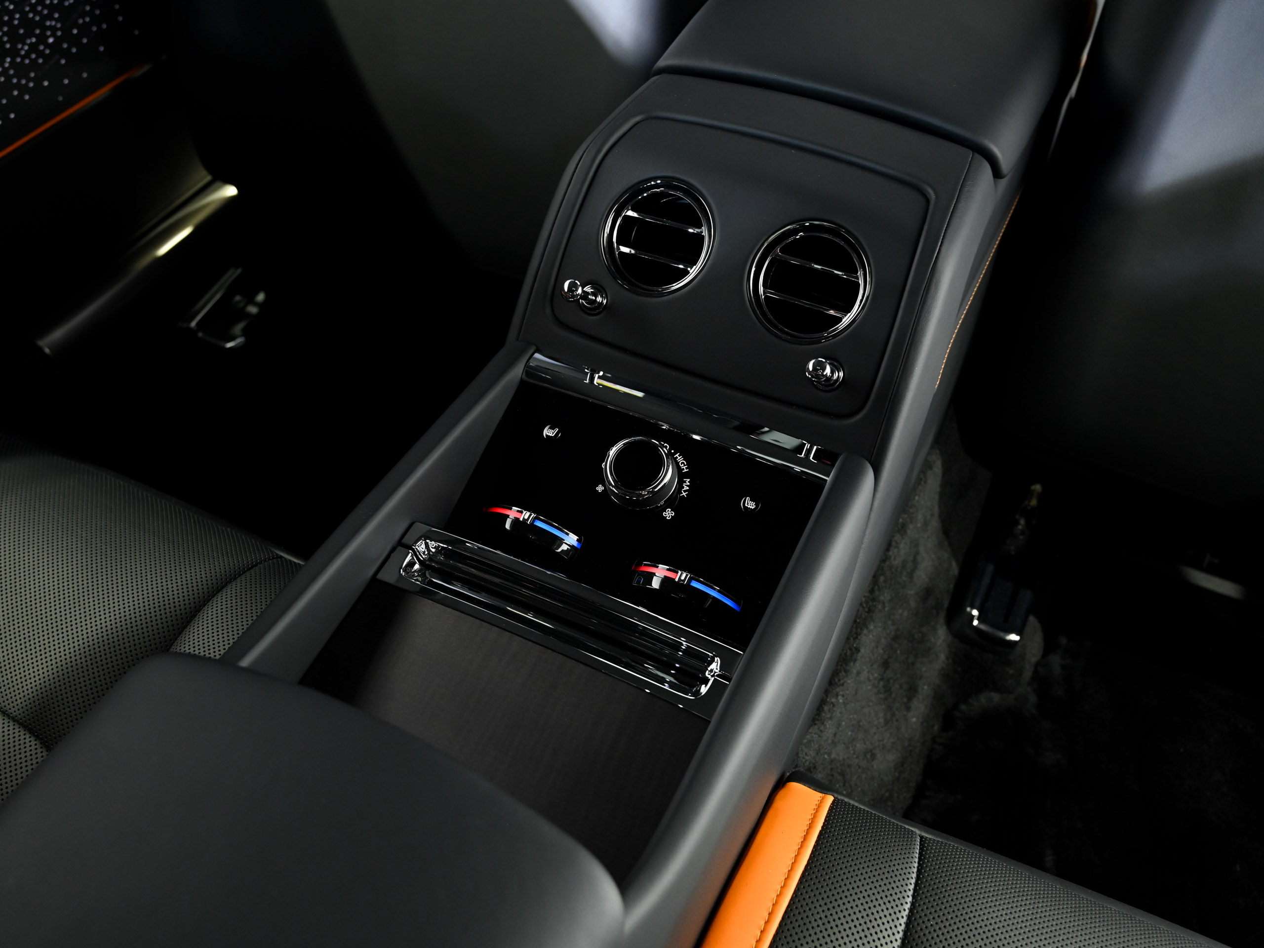 Rolls-Royce Spectre - image 36