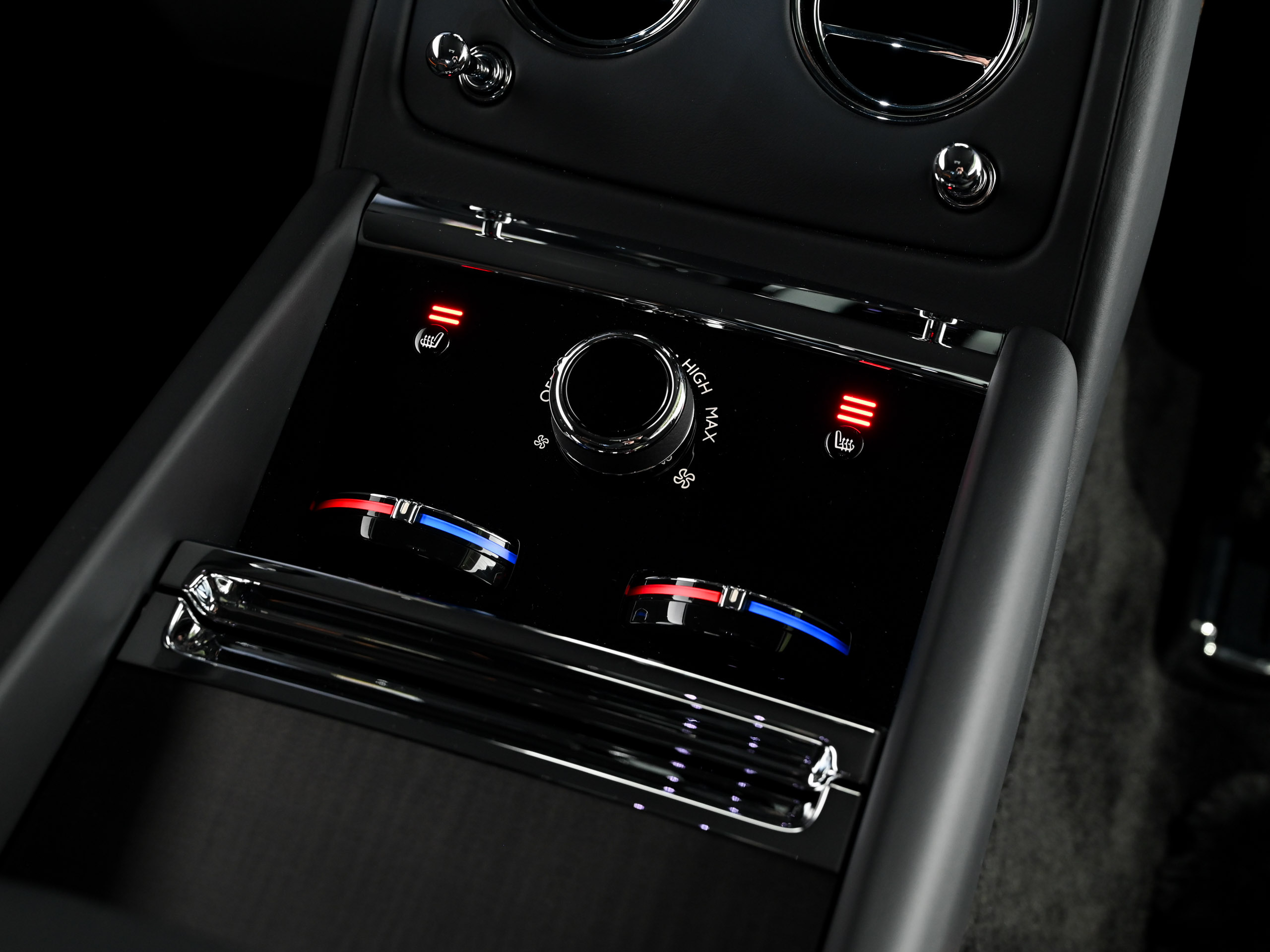 Rolls-Royce Spectre - image 37