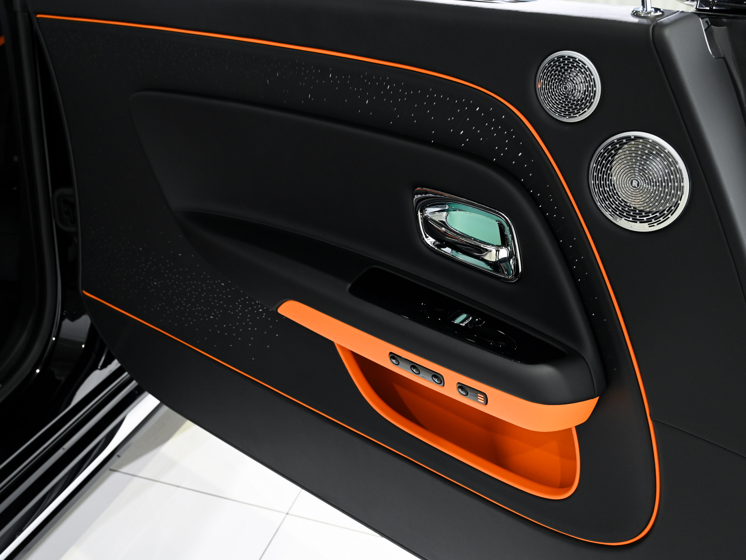 Rolls-Royce Spectre - image 42