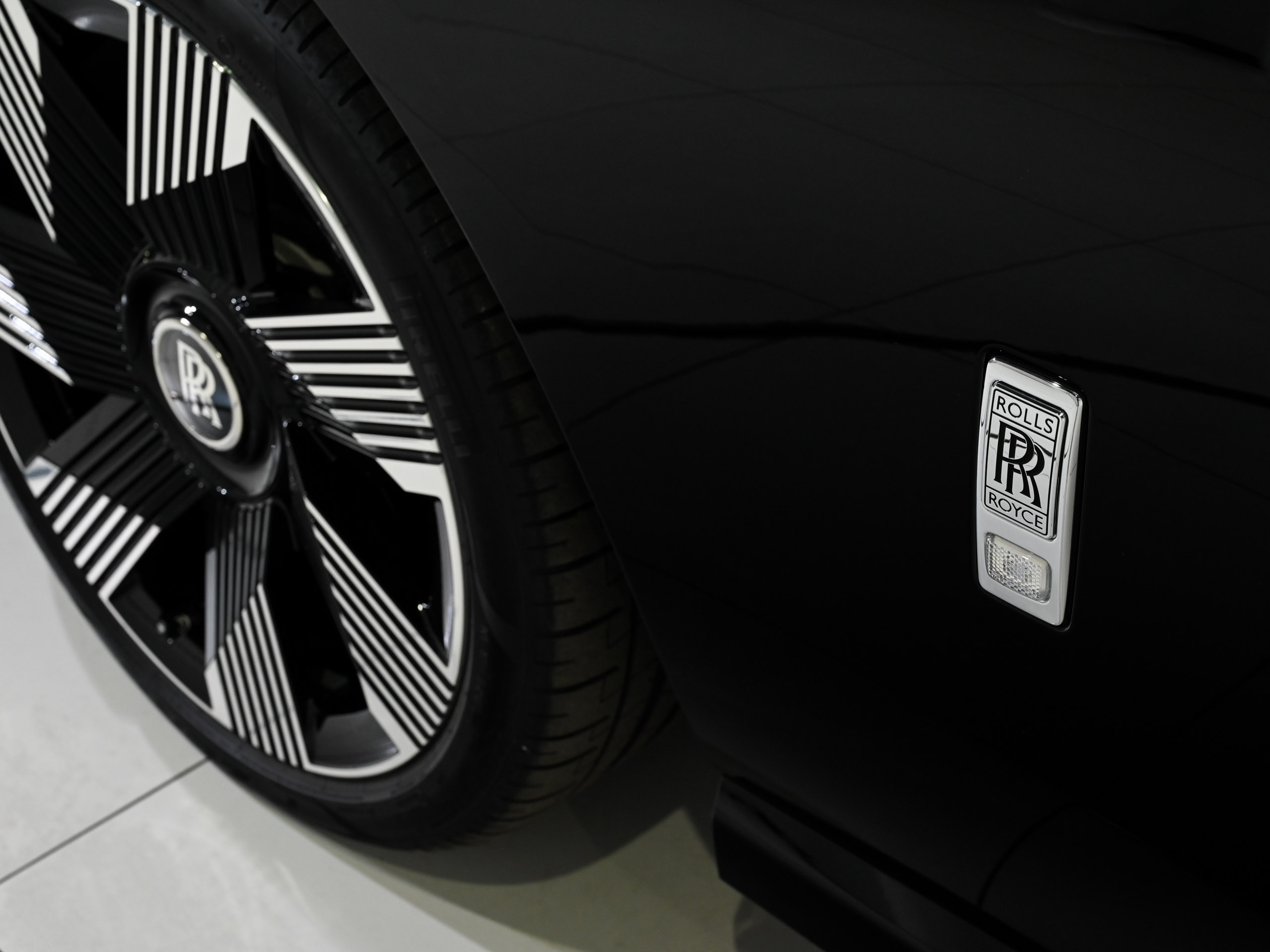 Rolls-Royce Spectre - image 49