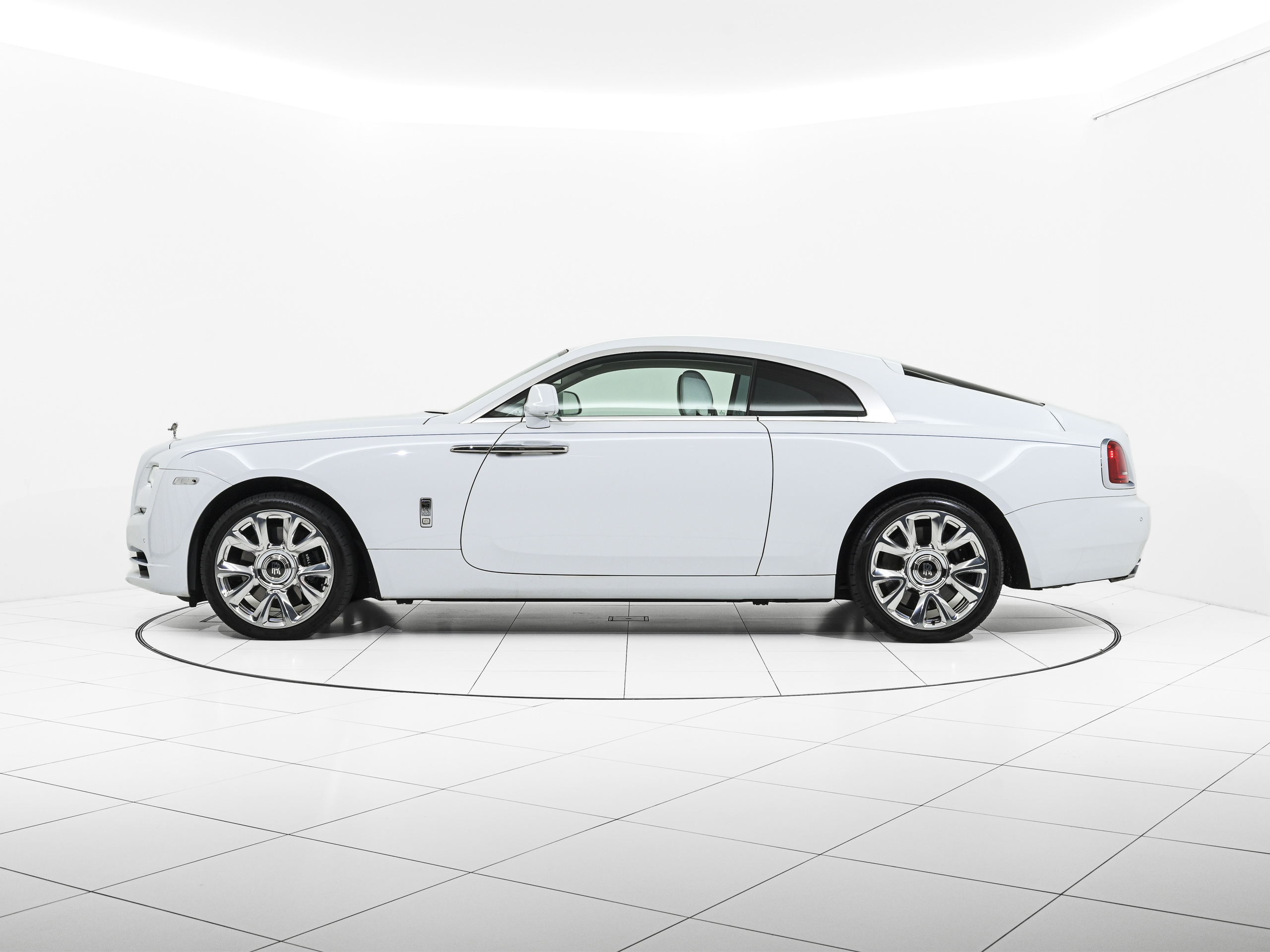 Rolls-Royce Wraith - image 7