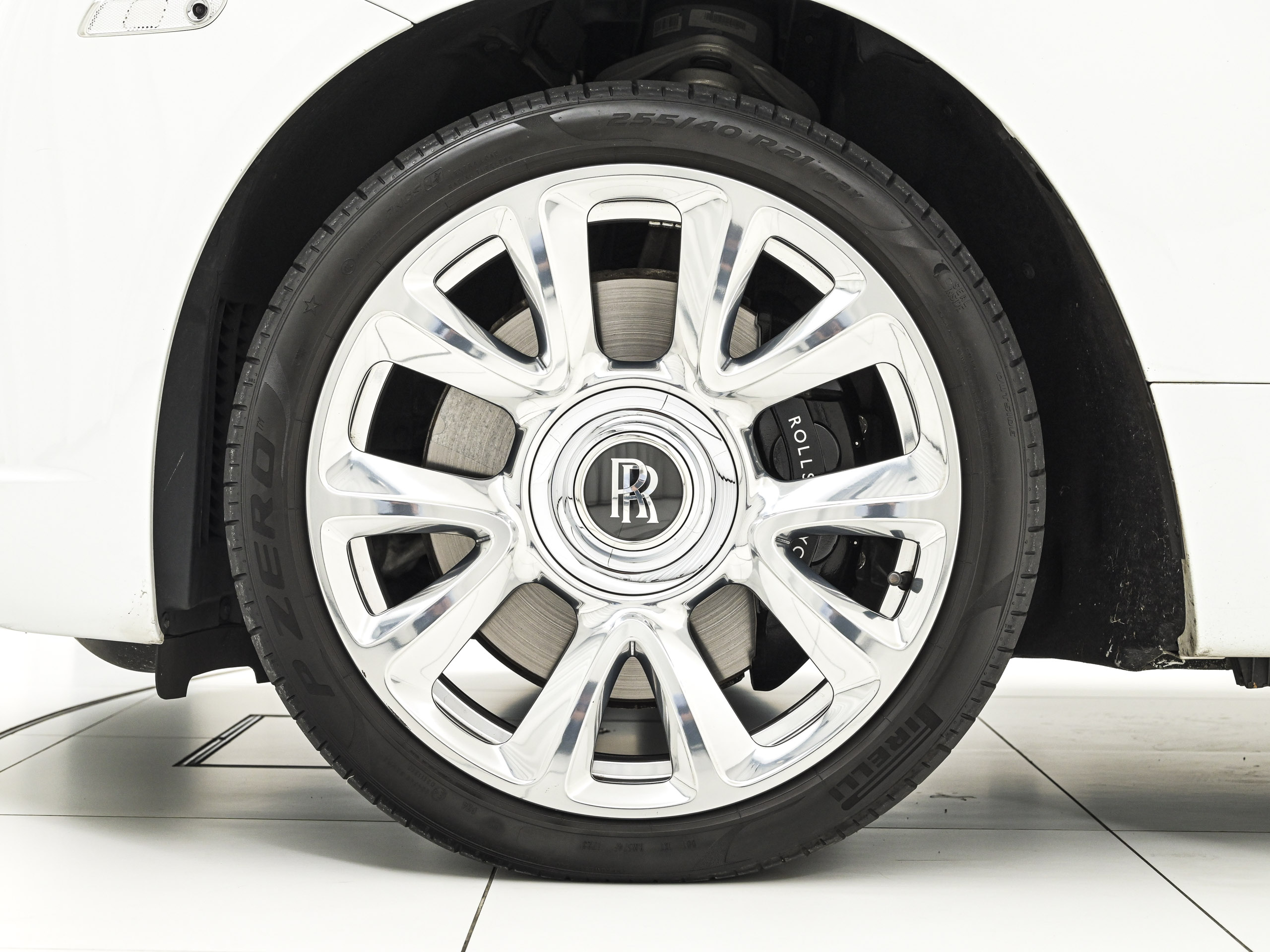 Rolls-Royce Wraith - image 8