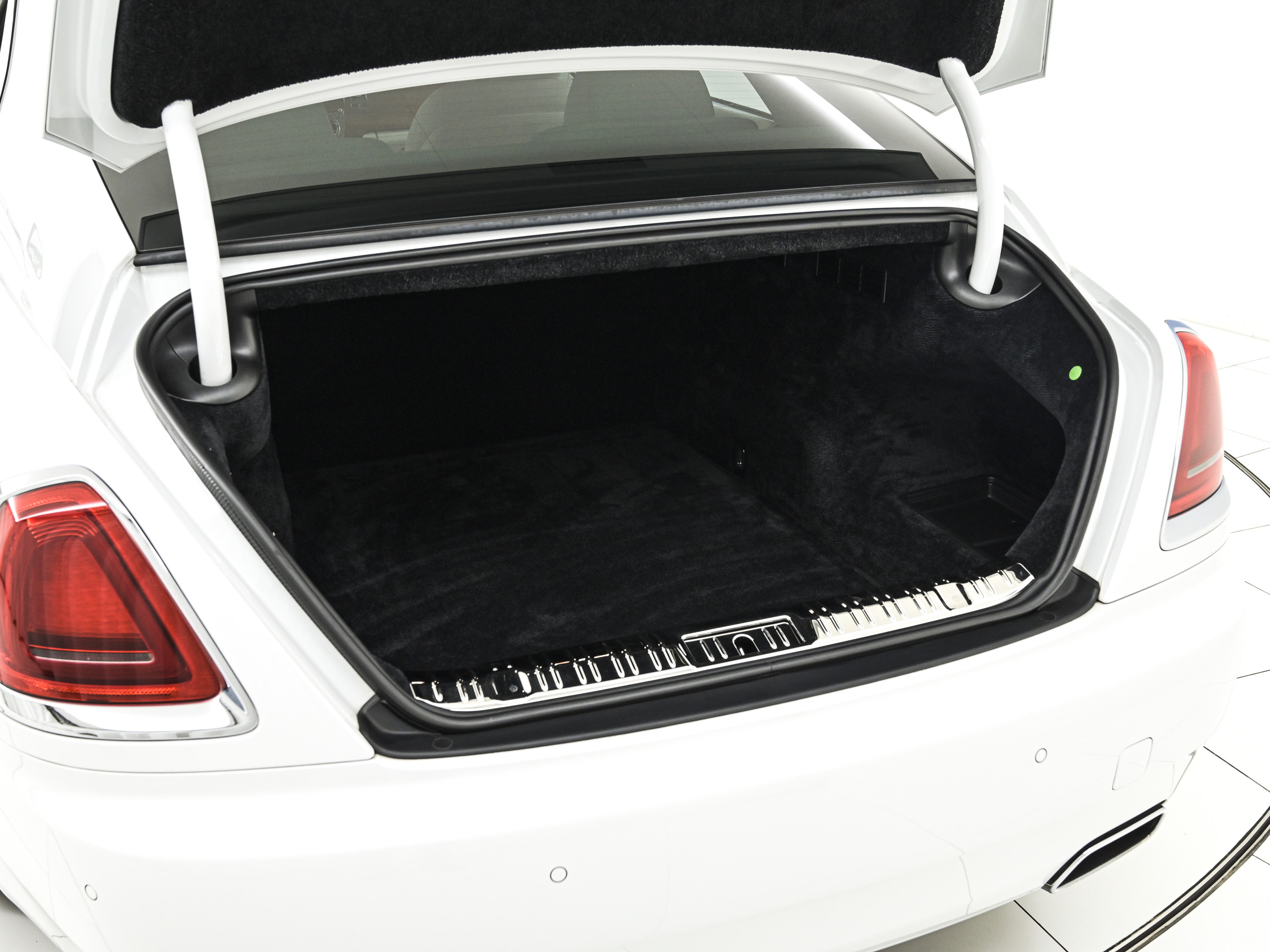 Rolls-Royce Wraith - image 10