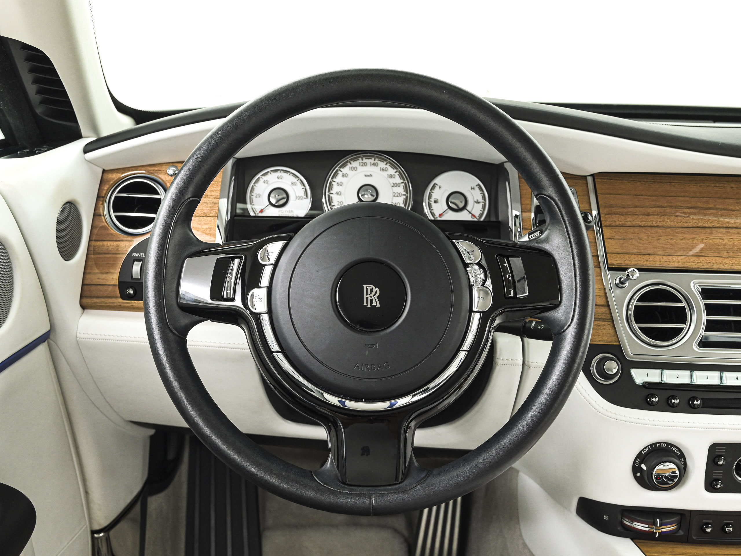 Rolls-Royce Wraith - image 18