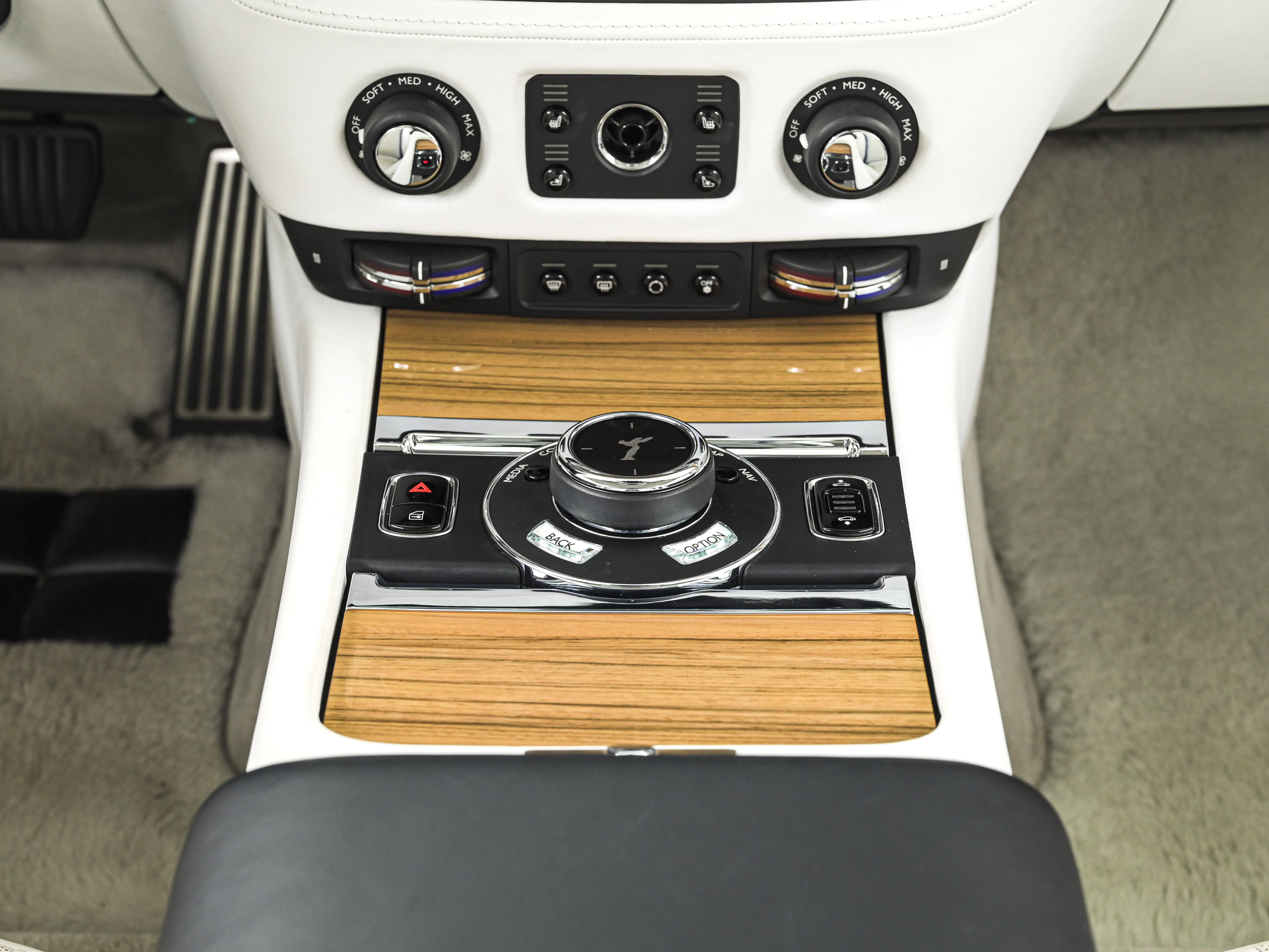 Rolls-Royce Wraith - image 21