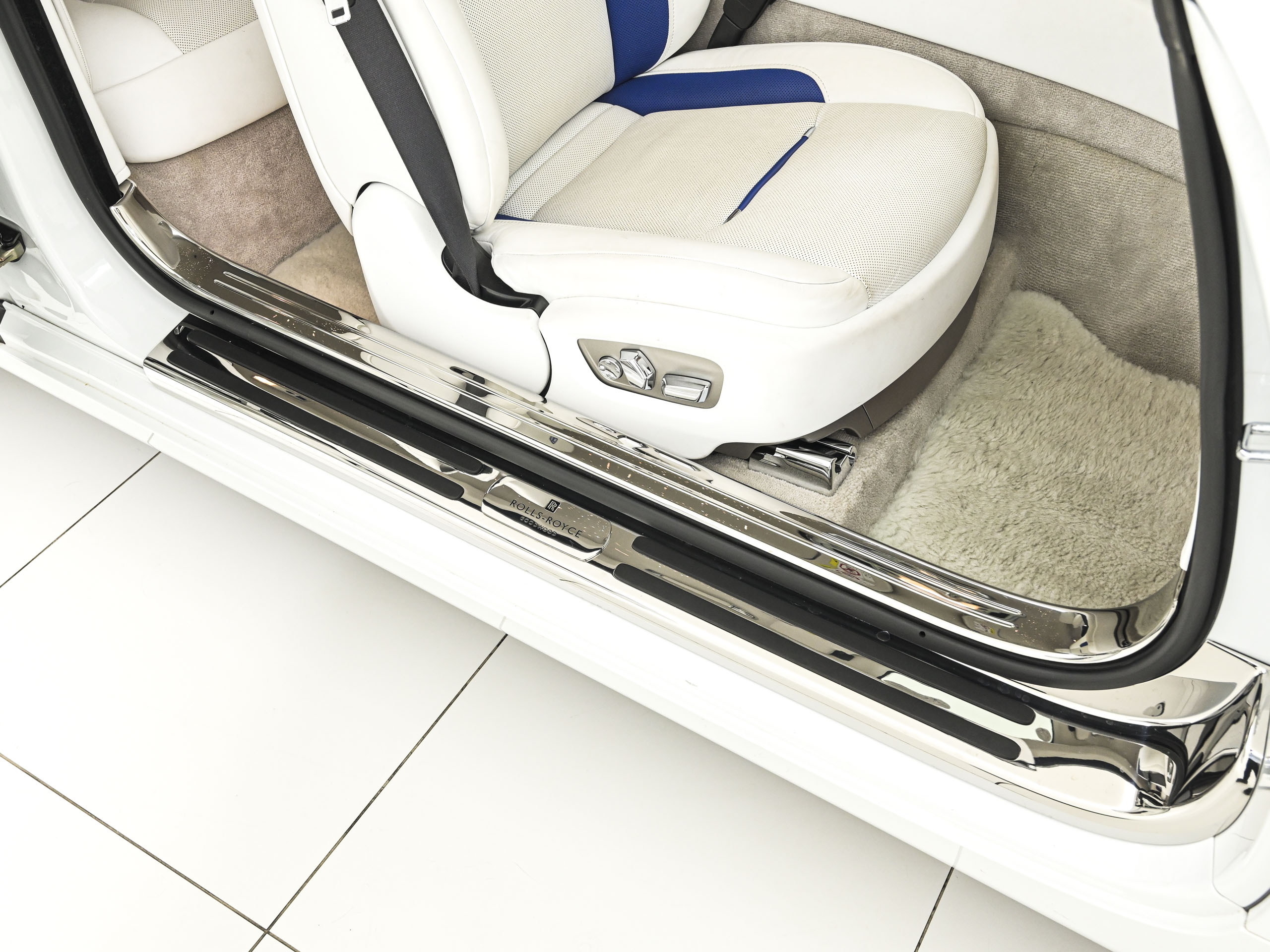 Rolls-Royce Wraith - image 22