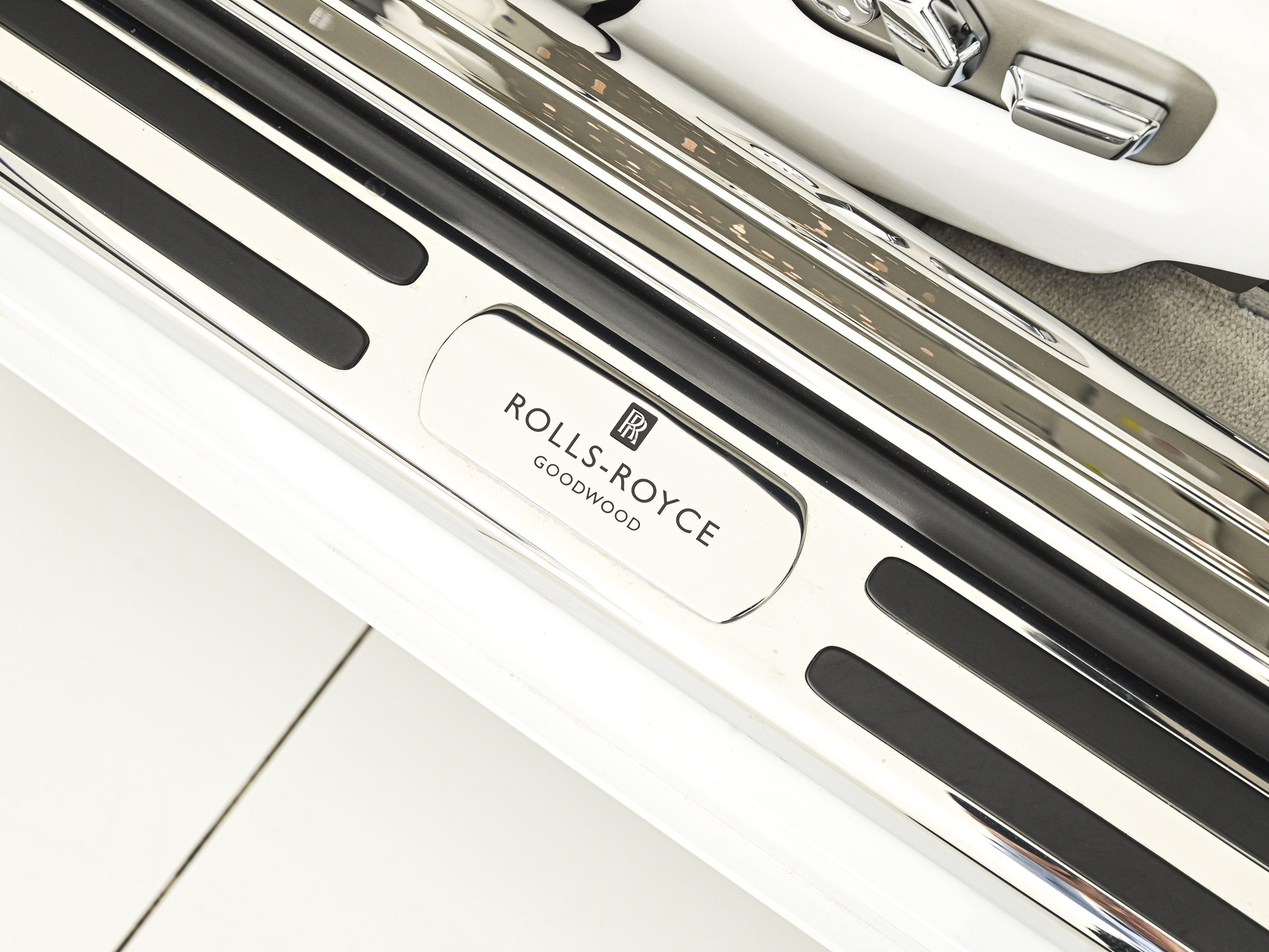 Rolls-Royce Wraith - image 23