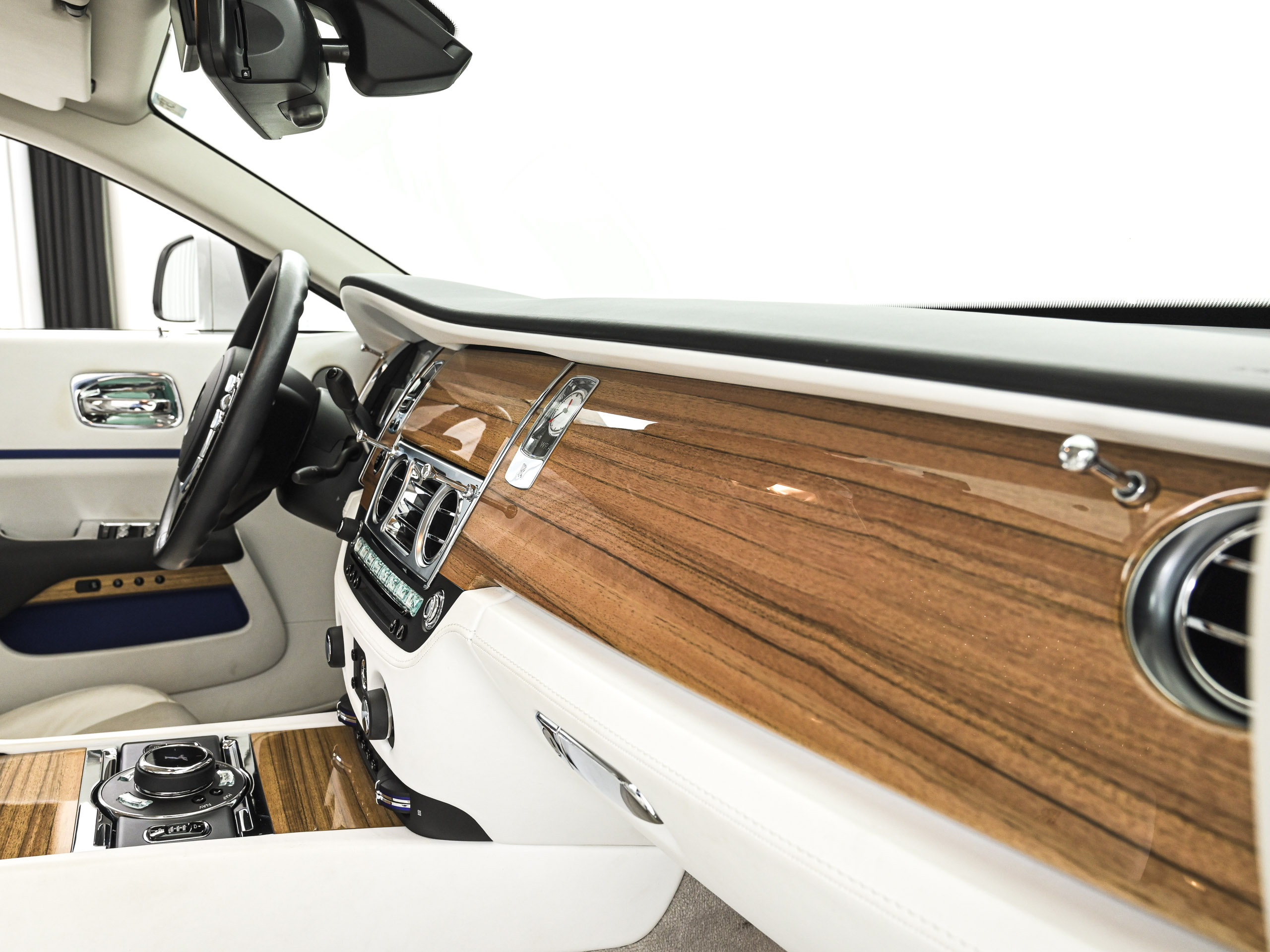 Rolls-Royce Wraith - image 26
